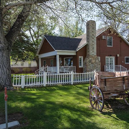 Silver Maple Inn And The Cain House Country Suites Bridgeport Exterior photo