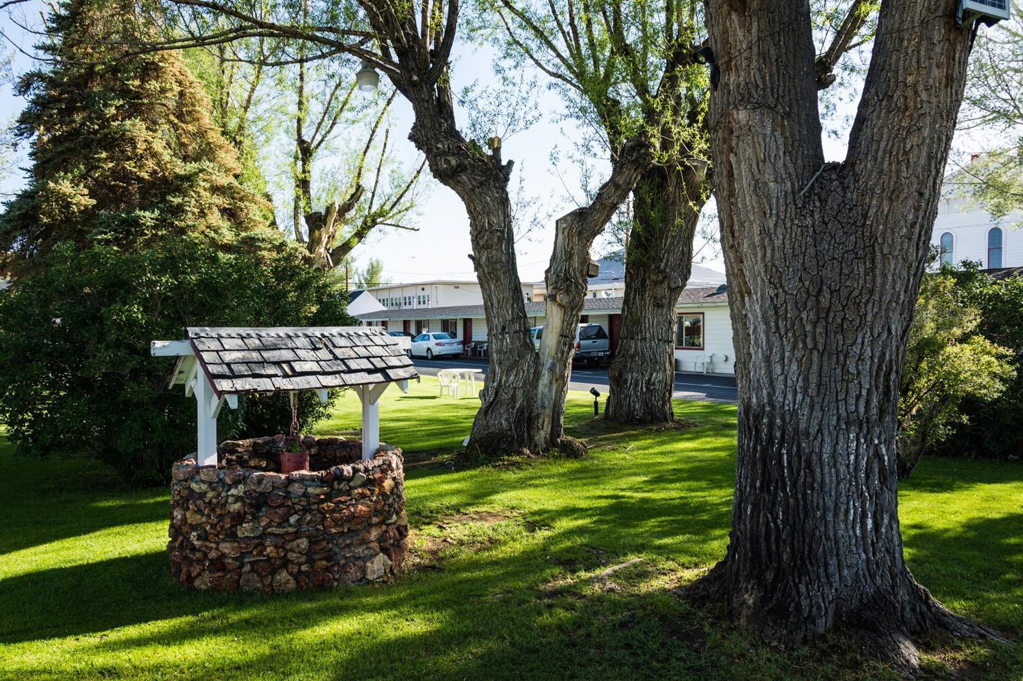 Silver Maple Inn And The Cain House Country Suites Bridgeport Exterior photo