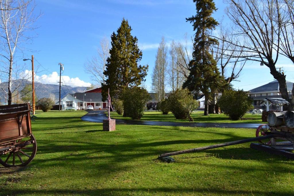 Silver Maple Inn And The Cain House Country Suites Bridgeport Exterior photo