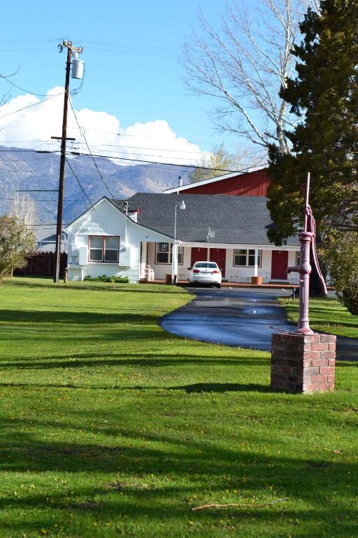 Silver Maple Inn And The Cain House Country Suites Bridgeport Exterior photo