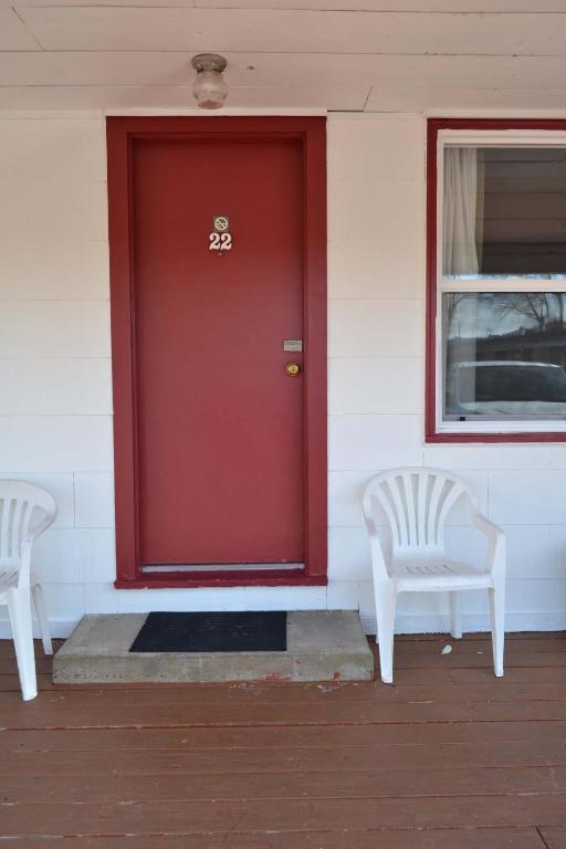 Silver Maple Inn And The Cain House Country Suites Bridgeport Room photo