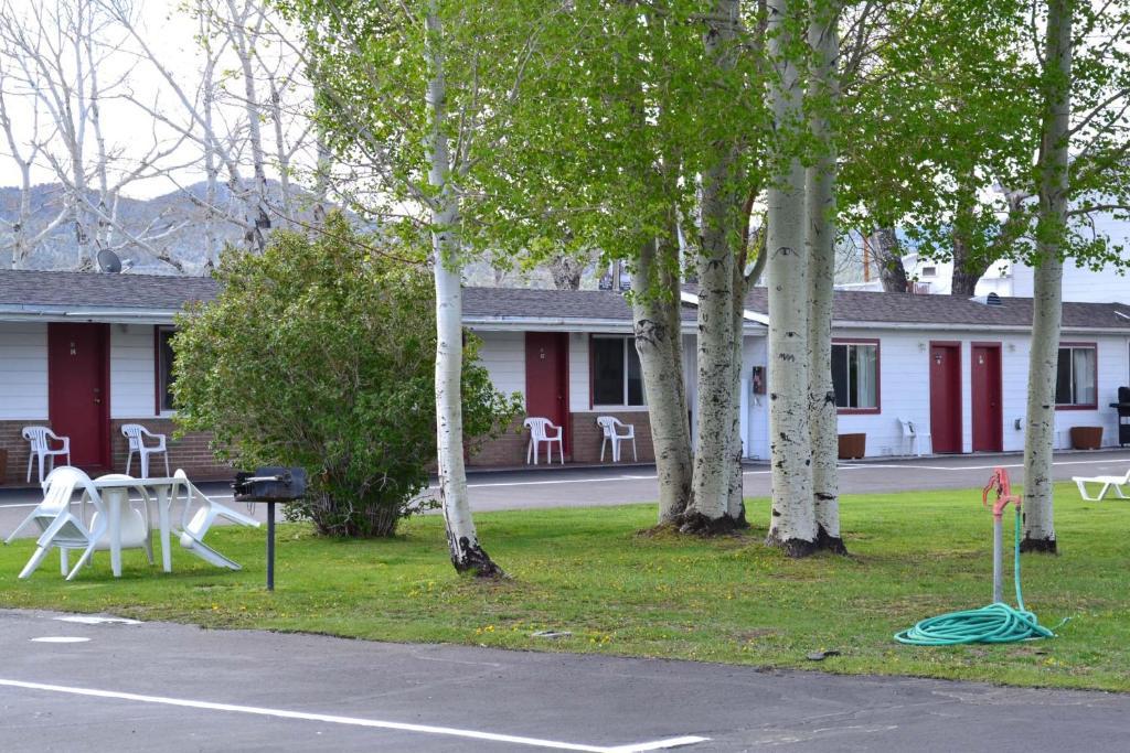 Silver Maple Inn And The Cain House Country Suites Bridgeport Exterior photo